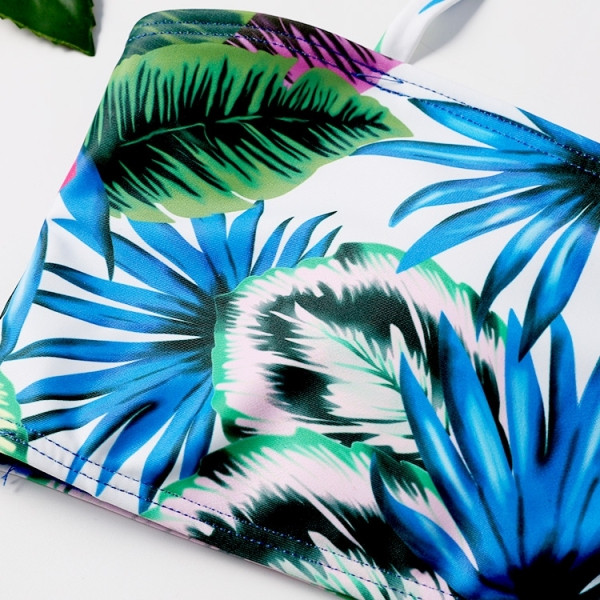 Sieviešu divdaļīgs peldkostīms ar ziedu rakstu un lentes augšdaļu