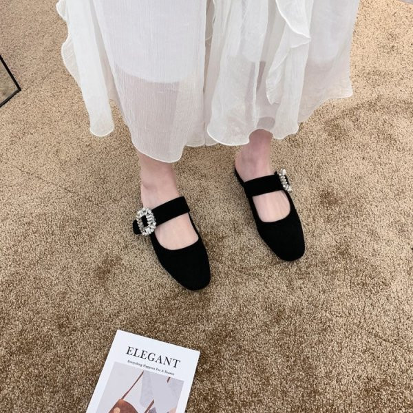 Sieviešu modernas čības no eko zamšādas un sprādzes