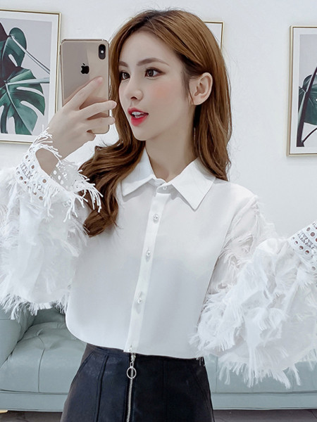 Modern női ing klasszikus gallérral és bojttal