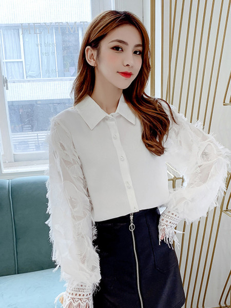 Modern női ing klasszikus gallérral és bojttal