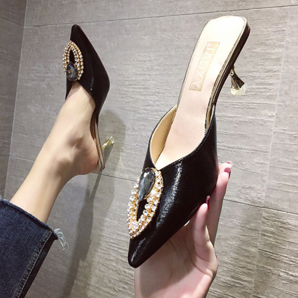 Elegantas sieviešu čības no eko zamšādas ar metāla apdari un akmentiņiem