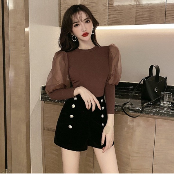 Stílusos női blúz necc ujjakkal és ovális nyakkivágással