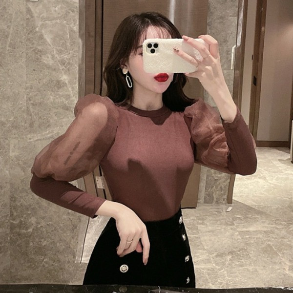 Stílusos női blúz necc ujjakkal és ovális nyakkivágással