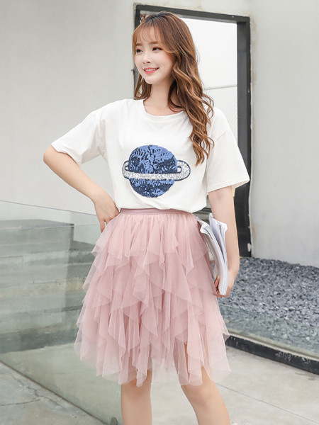 Modern női szoknya gumírozott derékkal és tüllvel