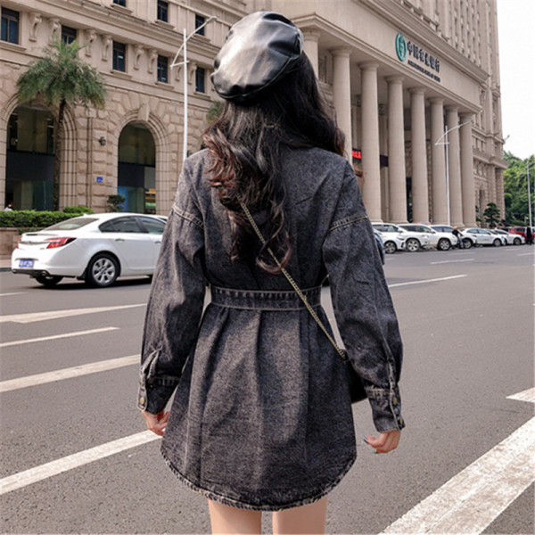 Női farmer ruha klasszikus gallérral, gombokkal és övvel