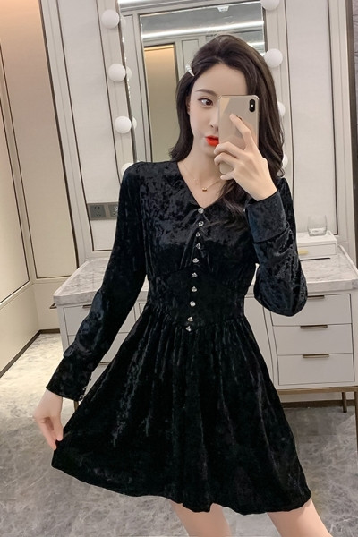 Rochie de dama in stil retro cu maneci lungi si decolteu spitz