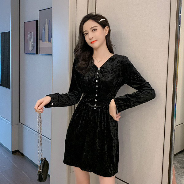 Rochie de dama in stil retro cu maneci lungi si decolteu spitz