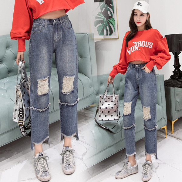 Naiste laiad kõrge vöökoha ja rebenenud motiividega teksad