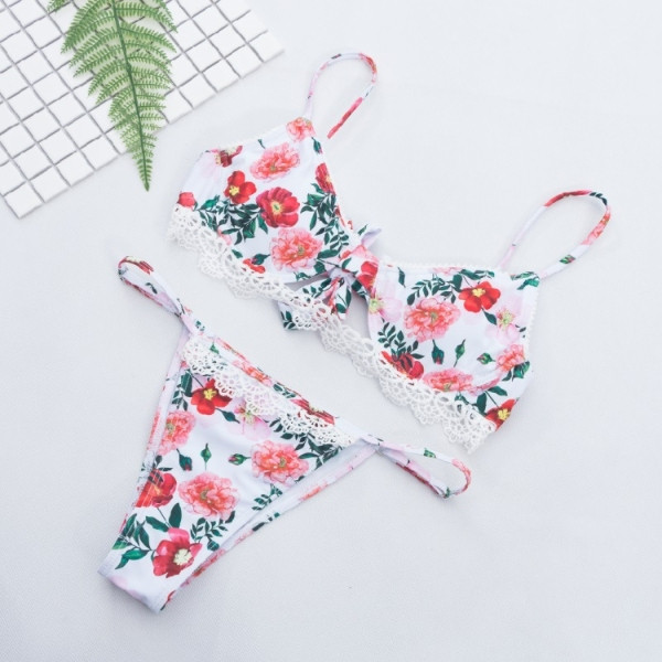 Costum de baie din două piese cu model floral și dantelă