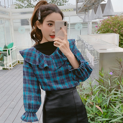 Stílusos női kockás ing fürtökkel és hosszú ujjakkal