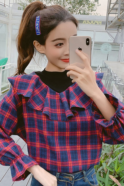 Stílusos női kockás ing fürtökkel és hosszú ujjakkal