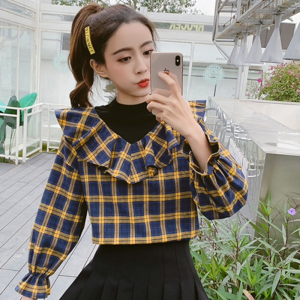 Stílusos női kockás ing fürtökkel és hosszú ujjakkal