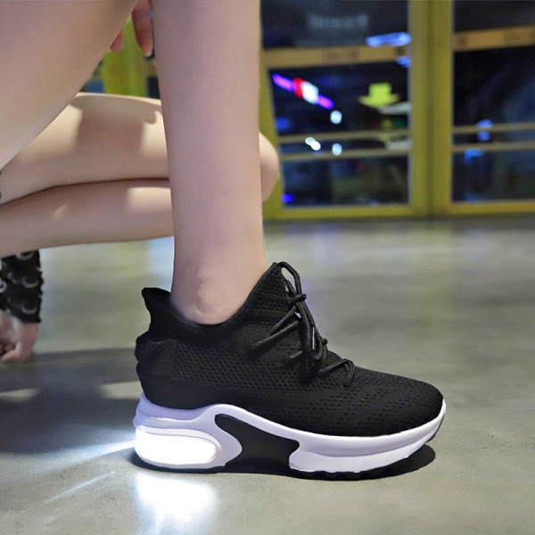 Jauns atsperu tekstila kedu modelis ar gaisa kameru