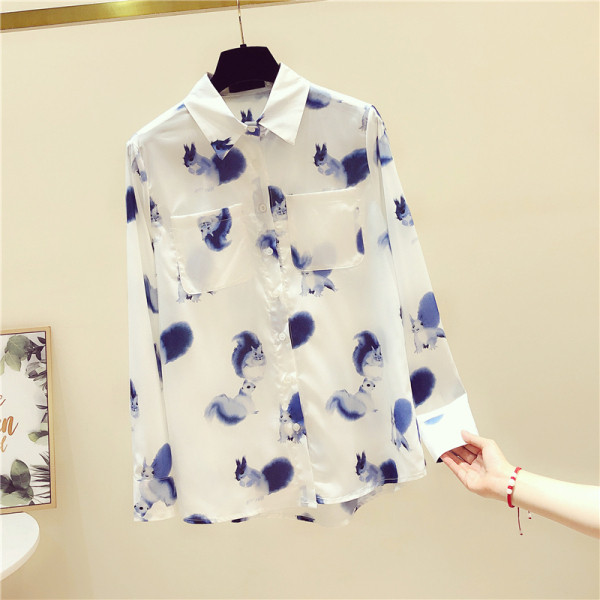 Sieviešu krekls ar krāsainu aplikāciju, kabatām un klasisku apkakli