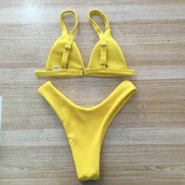 Costum de baie de damă din două piese cu top triunghiular