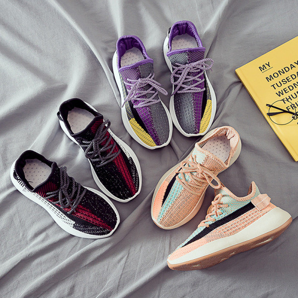 Ikdienas pavasara kedas no tekstila ar mežģīnēm