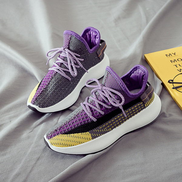 Ikdienas pavasara kedas no tekstila ar mežģīnēm