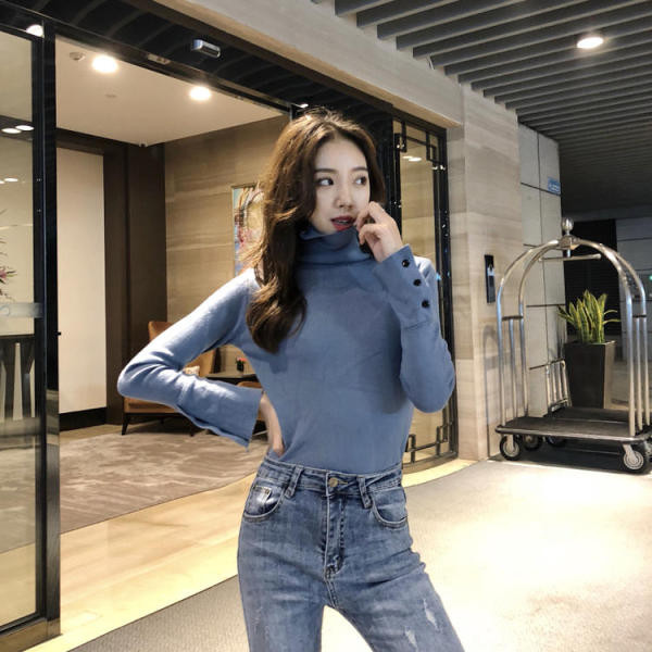 Napi női őszi-téli póló, az ujjakon gombokkal