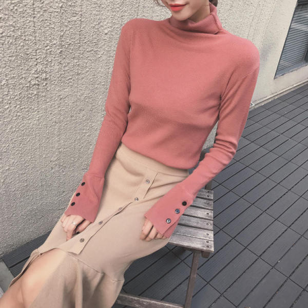 Napi női őszi-téli póló, az ujjakon gombokkal