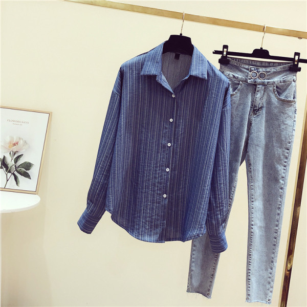 Naiste nööpide ja klassikalise kaelusega sinine särk