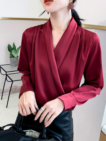 Naiste pikkade varrukate ja spitsikaelusega šifoonist pluus