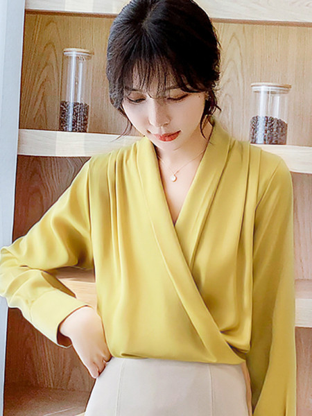 Naiste pikkade varrukate ja spitsikaelusega šifoonist pluus