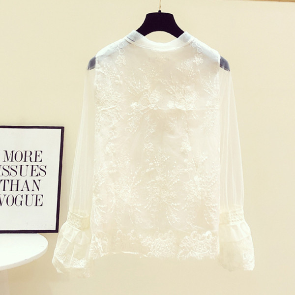 Női csipkeblúz gallérján szalaggal és lótusz ujjakkal