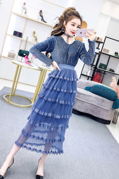 Vintage sieviešu mežģīņu kleita ar lokām