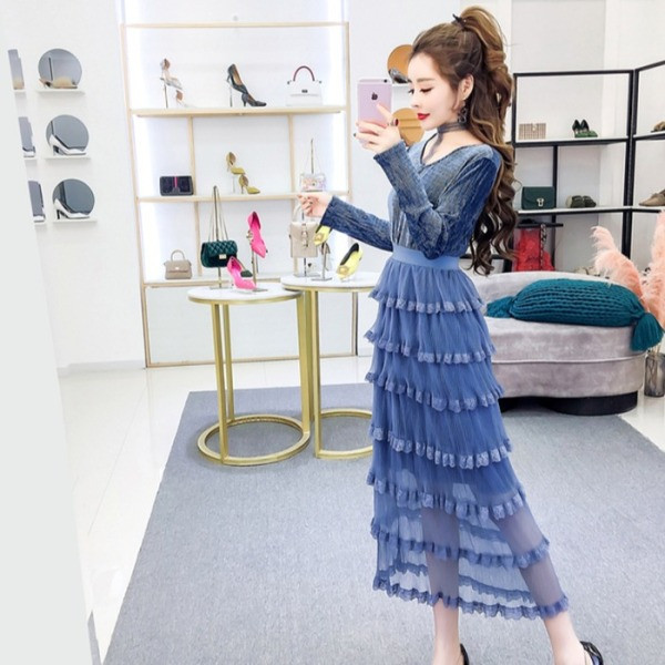 Vintage sieviešu mežģīņu kleita ar lokām