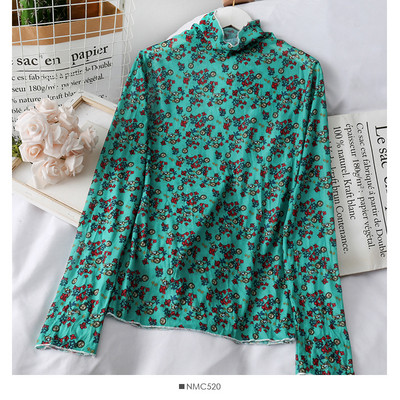 Tavaszi női blúz magas gallérral és virágmintával