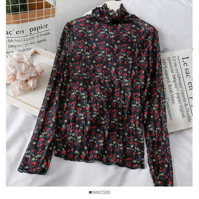 Tavaszi női blúz magas gallérral és virágmintával