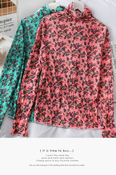 Tavaszi női blúz magas gallérral és virágmintával