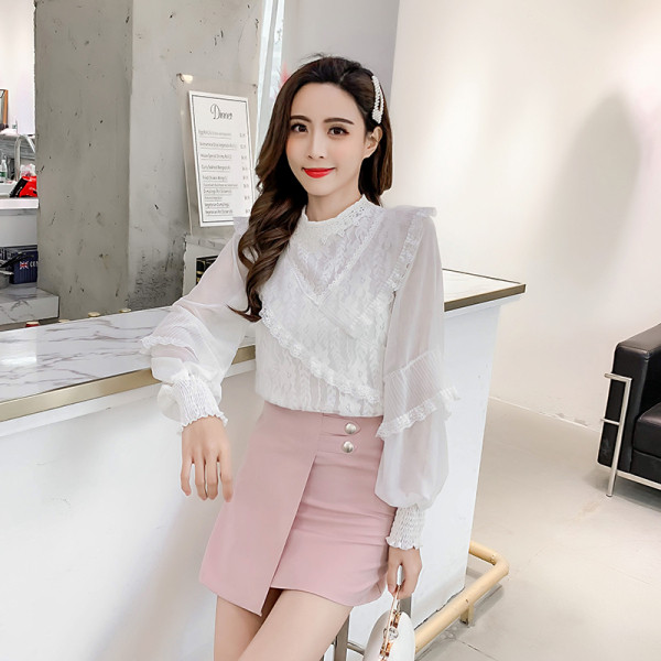 Alkalmi női ing magas gallérral és csipkével