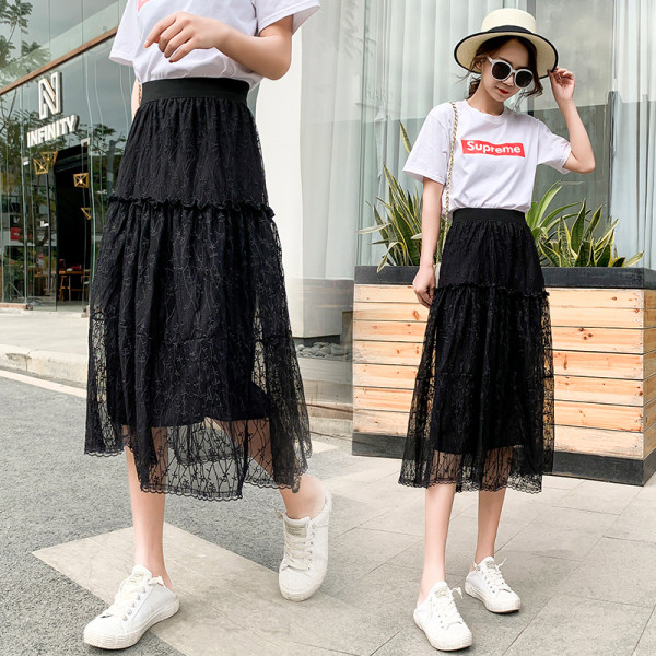 Sieviešu garie svārki ar elastīgu jostasvietu un tillu