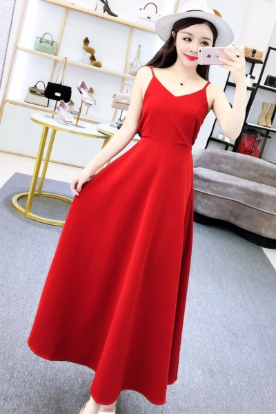 Sieviešu kleita ar špica kakla izgriezumu un plānām lencītēm