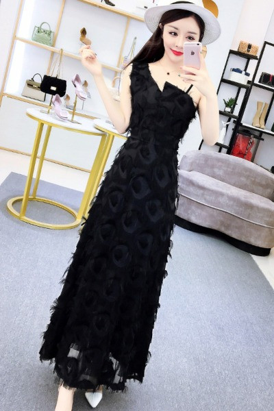 Gara sieviešu pavasara kleita ar izšuvumu