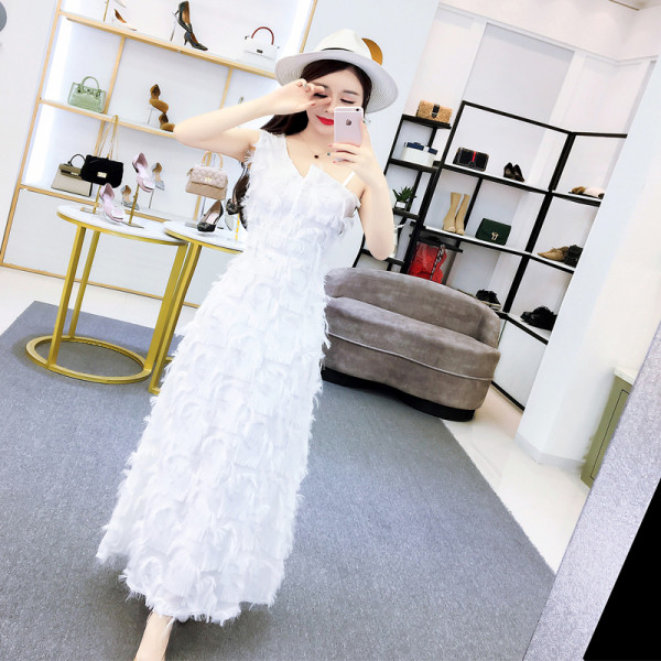 Gara sieviešu pavasara kleita ar izšuvumu