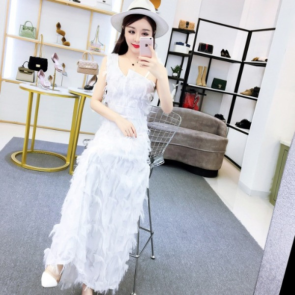 Gara sieviešu pavasara kleita ar izšuvumu