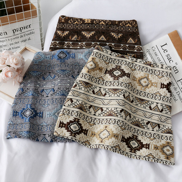 Jauna modeļa stilīgi sieviešu svārki un augsta jostasvieta un izšuvumi