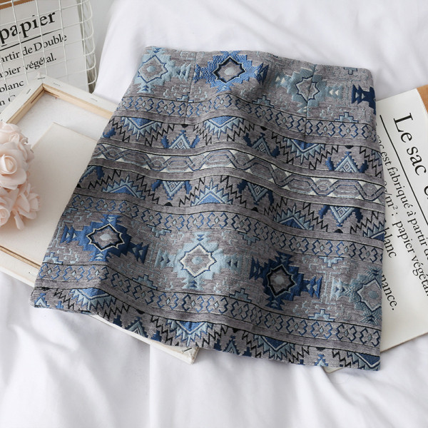 Jauna modeļa stilīgi sieviešu svārki un augsta jostasvieta un izšuvumi