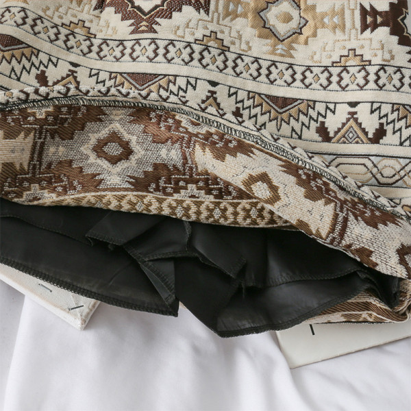 Jauna modeļa stilīgi sieviešu svārki un augsta jostasvieta un izšuvumi