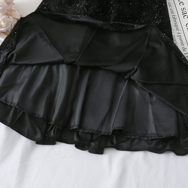 Разкроена дамска пола с висока талия и средна дължина