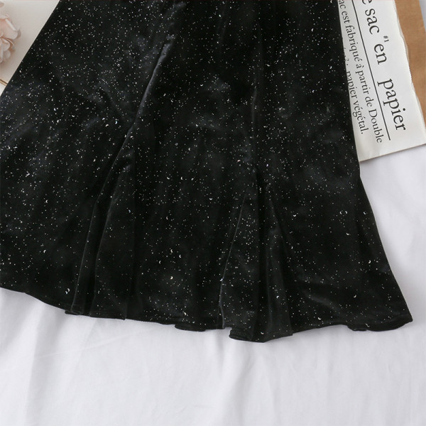 Разкроена дамска пола с висока талия и средна дължина