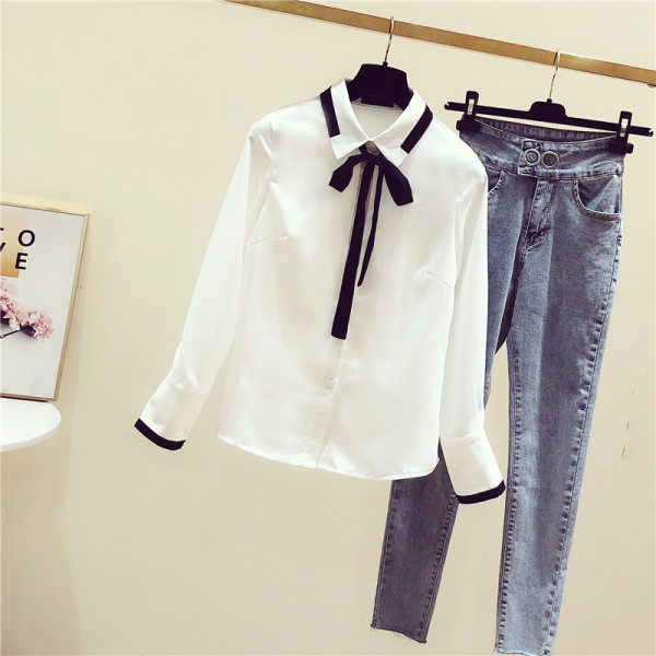 Дамска модерна риза с панделка на яката в бял цвят 