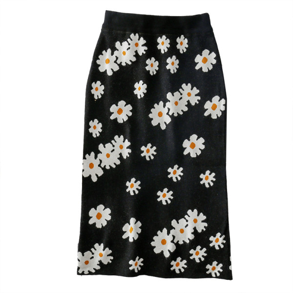 Pieguloši sieviešu svārki no plānas adījuma ar augstu vidukli un ziedu motīviem