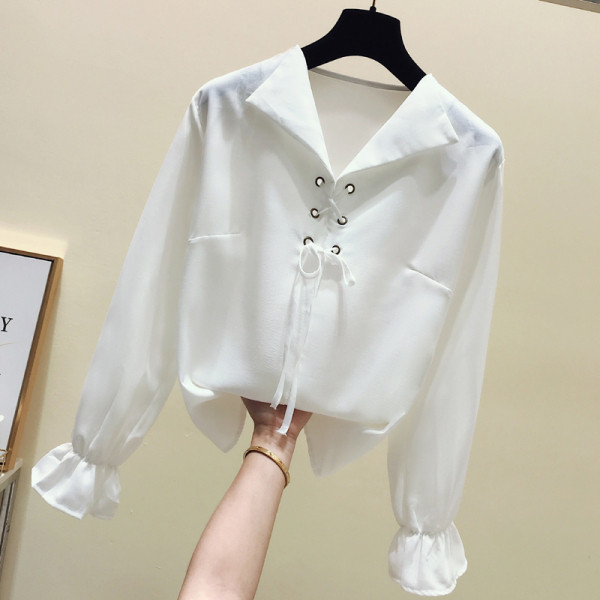 Sieviešu pavasara krekls ar špica apkakli un kaklasaiti