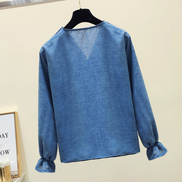 Sieviešu pavasara krekls ar špica apkakli un kaklasaiti