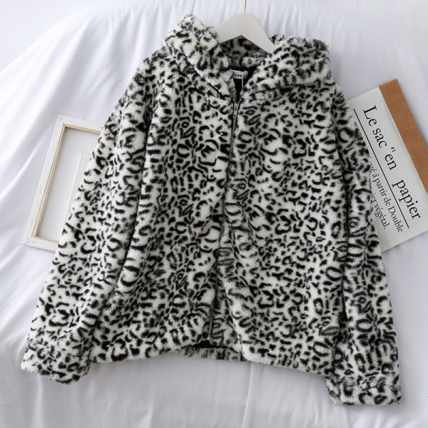 Új modell női tollkabát kapucnival és leopárd mintával