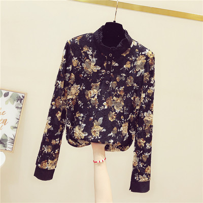 Sieviešu blūze ar ziedu rakstu un pogām uz apkakles