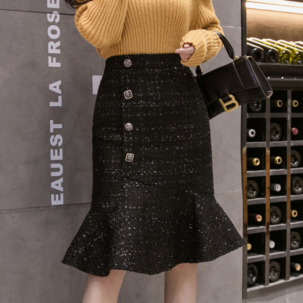 Modern női szoknya gombokkal, magas derékkal